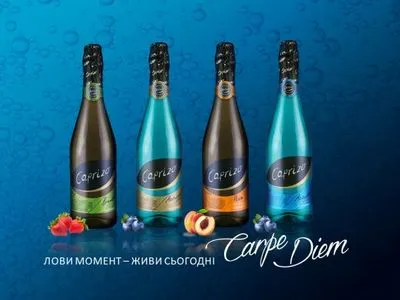 Українські виробники винайшли власний рецепт винного напою блакитного кольору