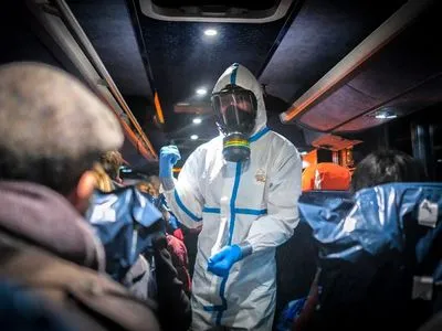В "Борисполе" сел самолет с пассажиркой из КНР, в которой обнаружили признаки коронавируса