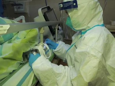В Италии женщина из-за карантина вынуждена жить с телом мужа, который умер от коронавируса