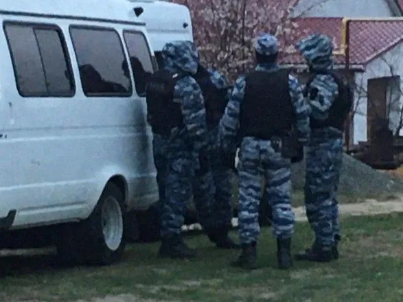 В окупованому Криму силовики влаштували обшуки у будинках кримських татар