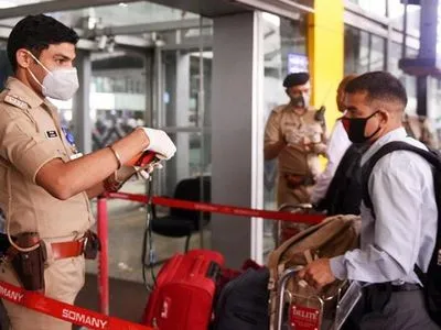 Индия приостановила все туристические визы из-за коронавируса