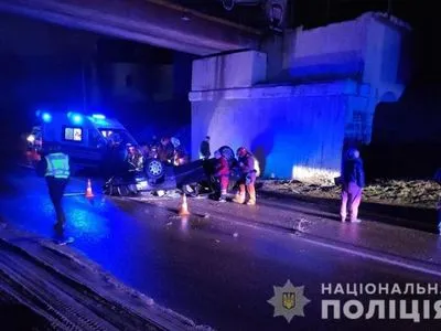 Неподалеку от Львова в результате ДТП человек погиб, еще четверо госпитализированы