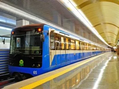 Зеленский призвал Кабмин запретить работу метрополитенов и междугороднее пассажирские перевозки