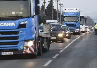 Мининфраструктуры предложило перевозчикам маршрут для возвращения грузовиков из Словении