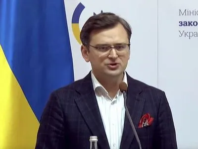 Кулеба закликав українців не їхати у туристичні поїздки та не довіряти туроператорам