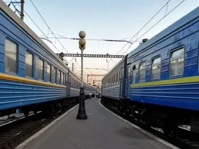 Укрзализныця приостанавливает движение пригородных поездов через госграницу