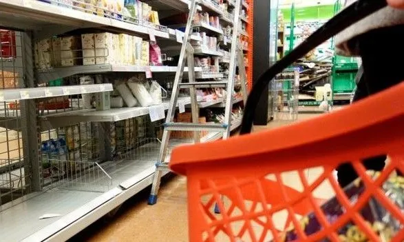Продукти на полицях супермаркетів будуть: у Держмитслужбі розповіли про товарообіг на тлі закритя кордонів України