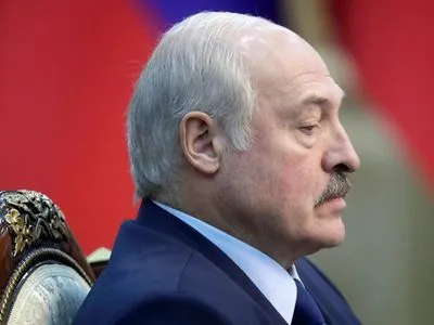 Лукашенко порадив боротися з коронавірусом горілкою і лазнею