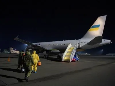 Президентским самолетом эвакуировали 33 украинцев, которые не смогли выехать из Австрии