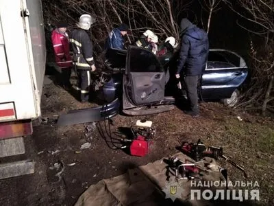 В Николаевской области столкнулись фура и легковушка: есть погибший, травмирован ребенок