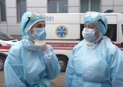 Мужчину, который контактировал с умершей от коронавируса женщиной в Ивано-Франковске, госпитализируют