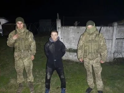 Український "водолаз" переправляв медичні маски до Румунії річкою
