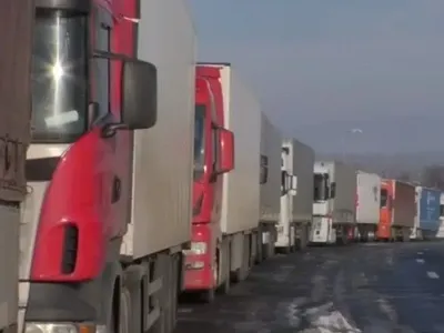 Польща тимчасово спростила умови перетину кордону українським вантажівкам