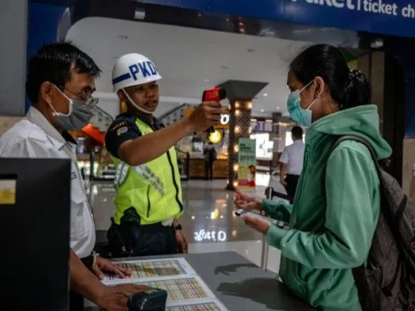 В Индонезии из-за коронавируса умерло уже 25 человек