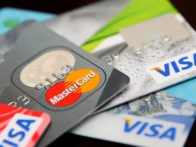 В Чехии нарушителей карантина обнаружили по оплатам банковскими карточками