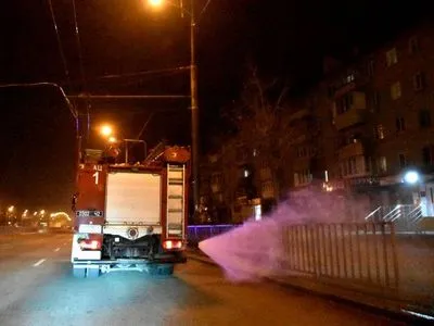 Після оголошення надзвичайної ситуації у Дніпрі провели дезінфекцію вулиць