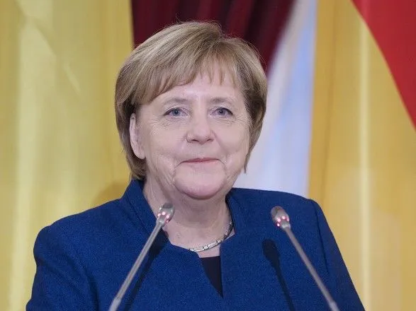 Меркель идет на карантин после приема у врача, у которого обнаружили коронавирус