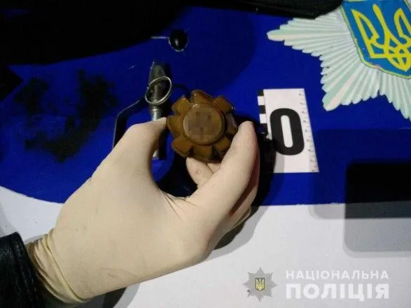 На Одещині п'яний чоловік прийшов на АЗС із гранатою у кишені