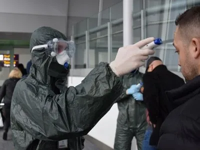У мужчины обнаружили коронавирус при проверке в аэропорту "Борисполь"
