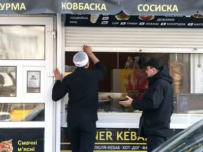 Без шаурмы и кофе: в Киеве новые ограничения по коронавирусу