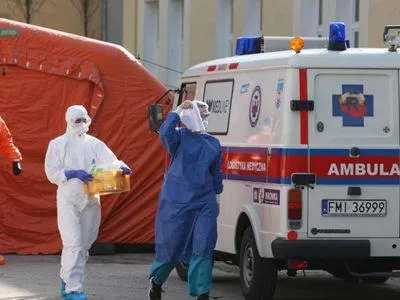 Пандемия коронавируса: в Польше католическая церковь запретила религиозные обряды на более чем 5 человек