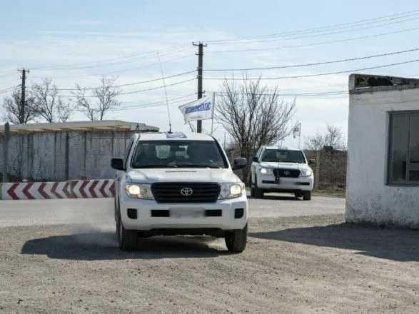 Бойовики не пропускають спостерігачів ОБСЄ та людей, зареєстрованих на окупованих територіях