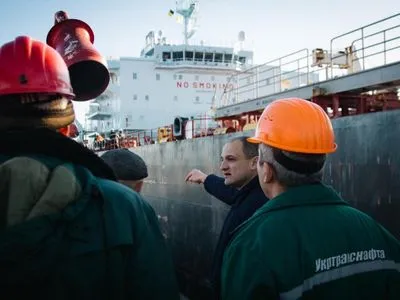 В украинский порт прибыл третий танкер с нефтью для Беларуси