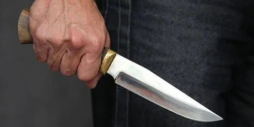 На Донеччині під час конфлікту чоловік вдарив ножем у груди опонента