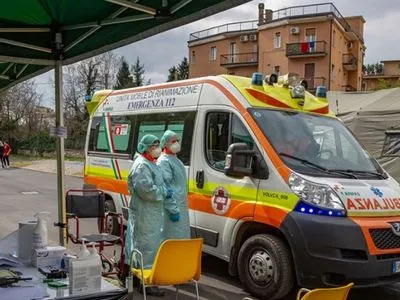 Пандемия коронавируса от COVID-19 в Италии за сутки умерла почти тысяча человек, 9 134 в общем, более 86 тысяч - больны