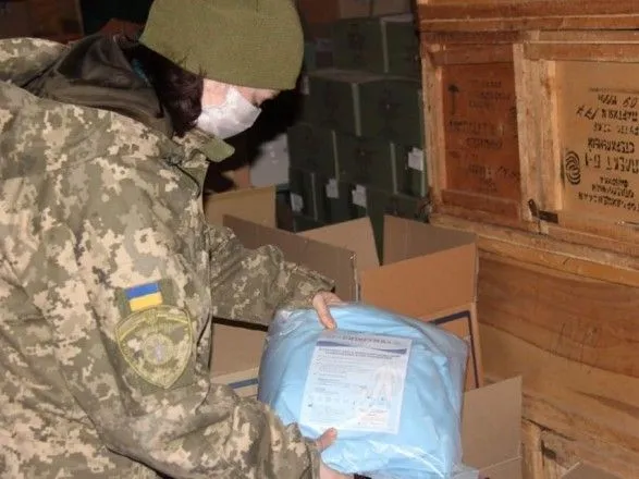 Объединенные силы на Донбассе получили костюмы биозащиты