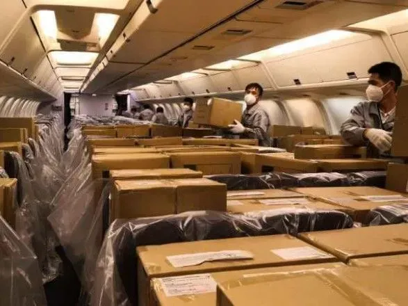 У Китаї готується до вильоту літак з черговим гуманітарним вантажем для України