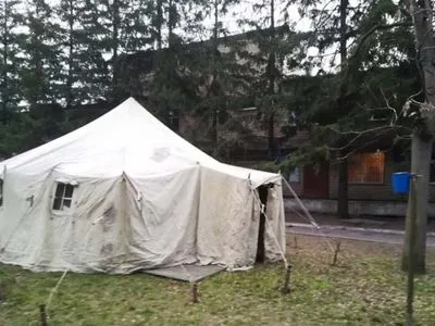 В Днепропетровской области установили палатки для сортировки больных с подозрением на коронавирус