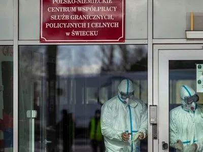 Пандемия коронавируса: за границей на карантине и лечении находится около 200 украинцев