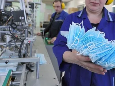 Производство медицинских масок в Украине увеличилось до 800 тысяч в сутки