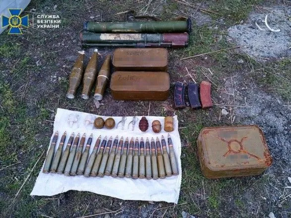 na-luganschini-viyavili-skhron-iz-artileriyskimi-snaryadami-ta-granatometami