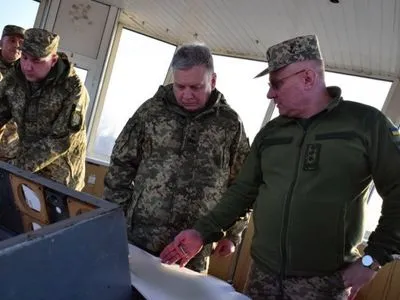 Зеленский провел селекторное совещание с министром обороны и главкомом ВСУ: детали