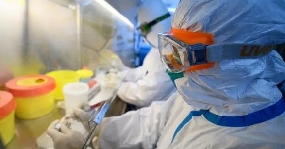 У розпал пандемії українським інфекціоністам-науковцям забороняють доступ до інфекційних відділень