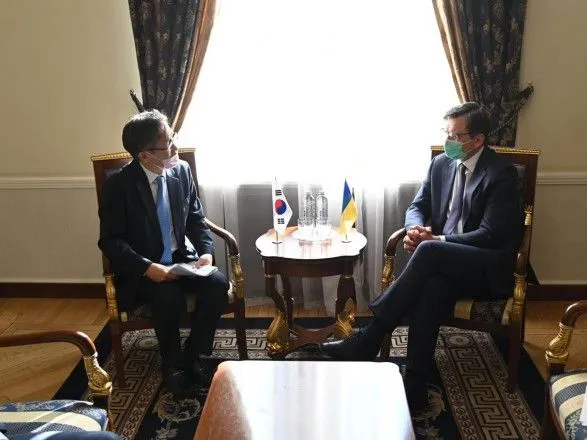 Глава МЗС обговорив з послом Кореї збільшення інвестицій в економіку України