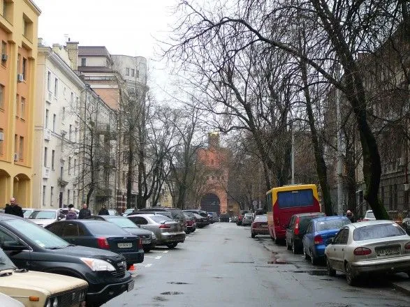 У Києві частково обмежать рух на вулиці Золотоворітській через ремонт дороги