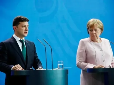 Зеленский провел десятый телефонный разговор с Меркель: главной темой был не Донбасс