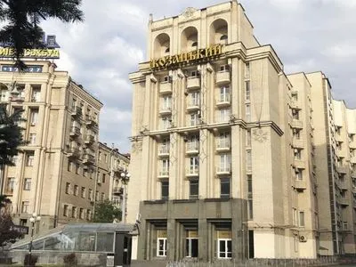 У Києві понад 50 туристів втекли з обсервації у готелі “Козацький”