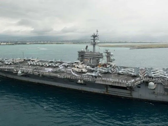 На борту авианосца США коронавирус обнаружили у более чем 100 военных моряков