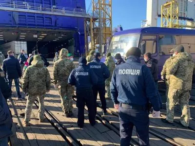 Пасажирів парому з Грузії відправили на базу обсервації під Одесою