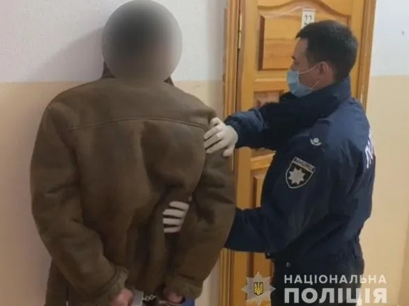 В Одессе мужчина ударил охранника кирпичом по голове и ножом в сердце