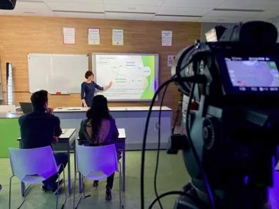 "Онлайн-школу" по ТВ также смогут смотреть школьники с оккупированных Донбасса и Крыма - ОП