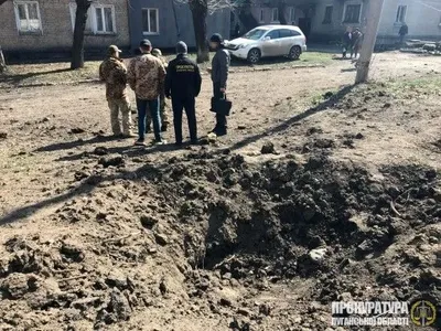 Боевики обстреляли район школы в Новотошковском: открыто производство