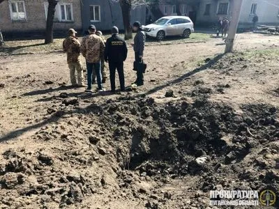 Боевики обстреляли район школы в Новотошковском: открыто производство