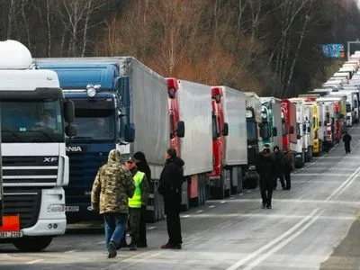 На границе с Польшей в очередях стоят более 400 грузовиков