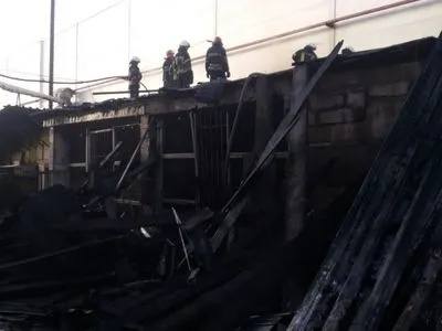 Мебельная фабрика загорелась в Киевской области