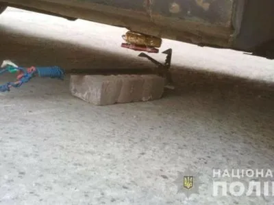 В Днепре сотрудники СТО обнаружили взрывное устройство под авто